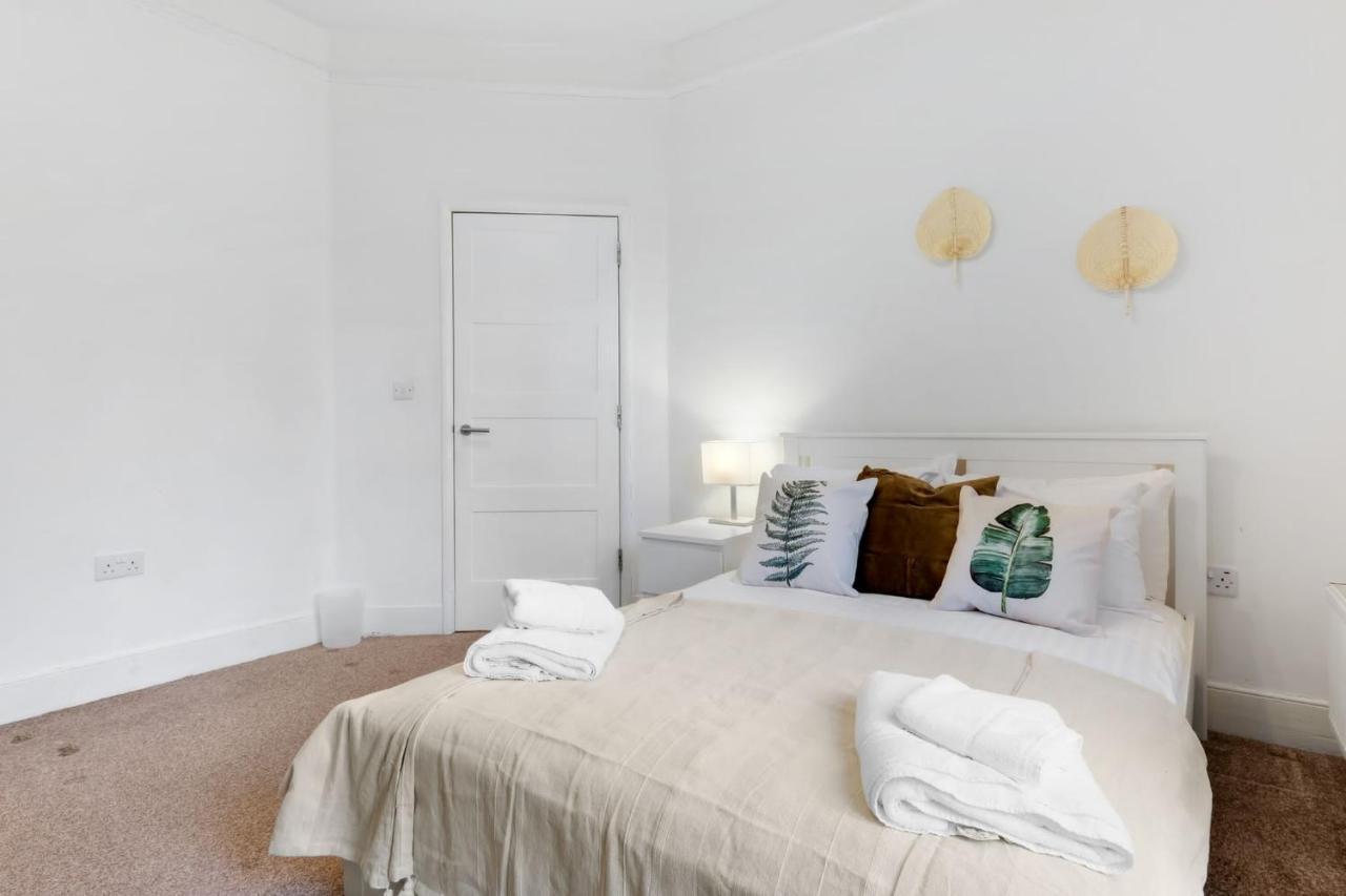 Appartement Chic 1Br House In Hounslow - 12 Mins From Heathrow Airport à Feltham Extérieur photo