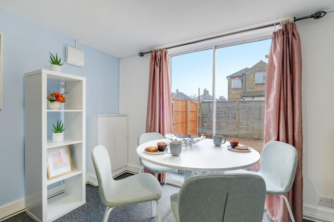 Appartement Chic 1Br House In Hounslow - 12 Mins From Heathrow Airport à Feltham Extérieur photo