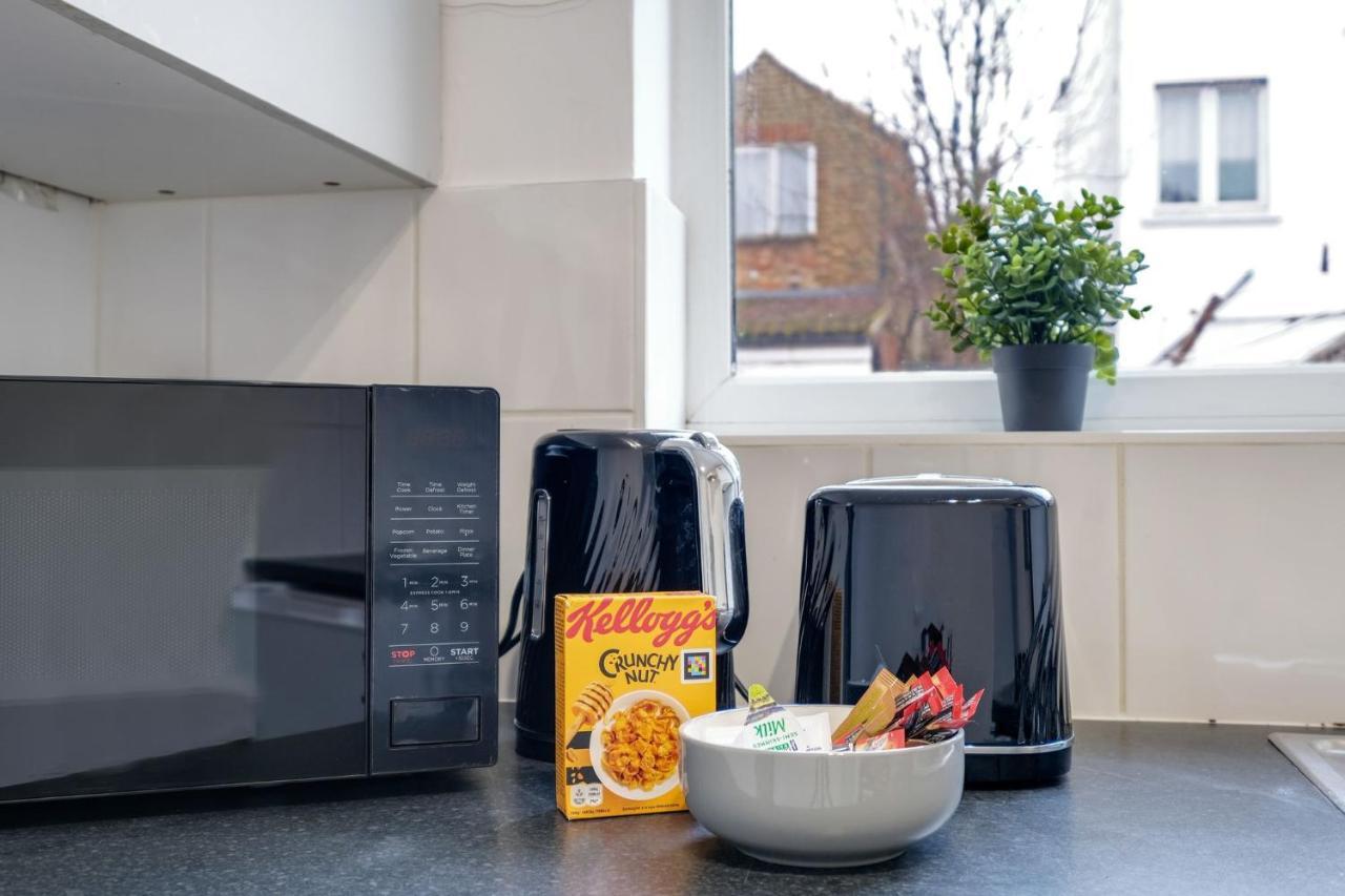 Appartement Chic 1Br House In Hounslow - 12 Mins From Heathrow Airport à Feltham Extérieur photo
