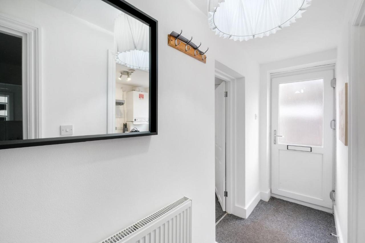 Appartement Chic 1Br House In Hounslow - 12 Mins From Heathrow Airport à Feltham Extérieur photo