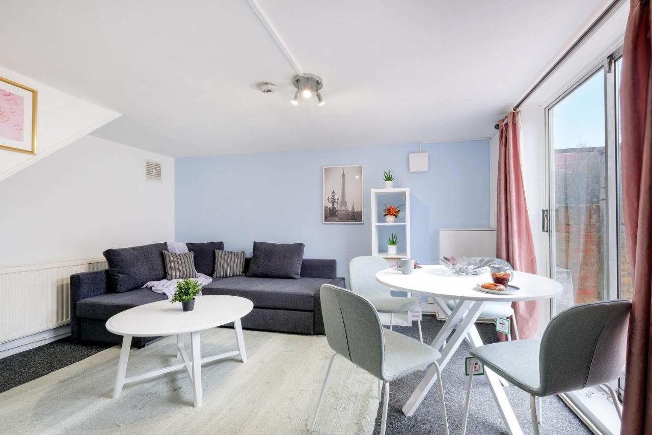 Appartement Chic 1Br House In Hounslow - 12 Mins From Heathrow Airport à Feltham Extérieur photo