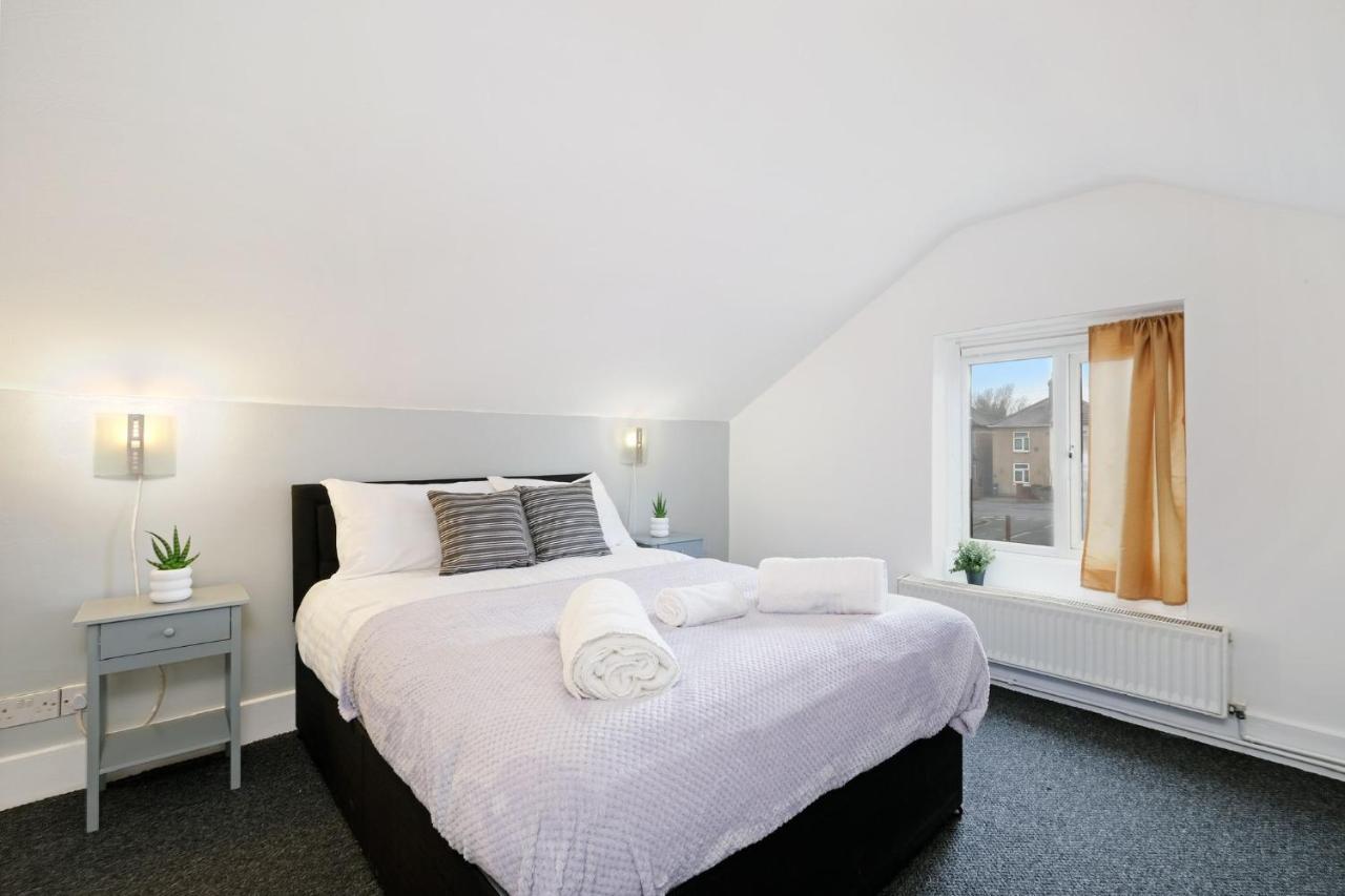 Appartement Chic 1Br House In Hounslow - 12 Mins From Heathrow Airport à Feltham Extérieur photo